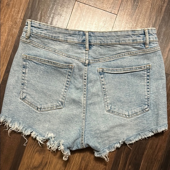 Zara Blue Jean Shorts Distressed Raw-Edge Hem - Picture 4 of 4